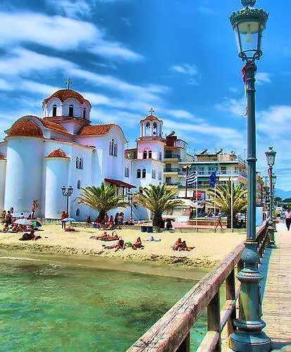 Thomas & * Paralía